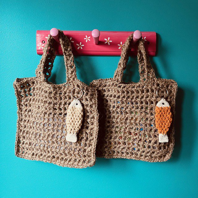 Luna -Leena Keychain Fish - Bag Charme - Oranje - Organisch katoen - Handhaak in Nepal - Baghanger