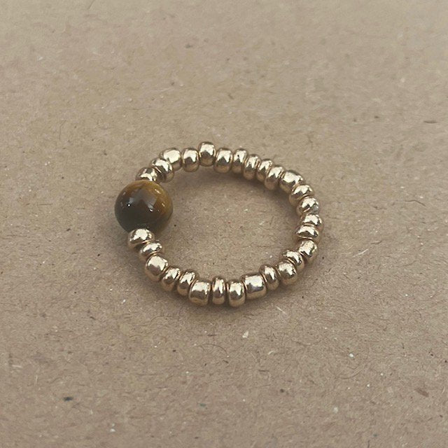 Luna -Leena -ring volwassen gerecycled tijger eye bruin - een maat stretch - handgemaakt van een bestaande kettingen van Nepal