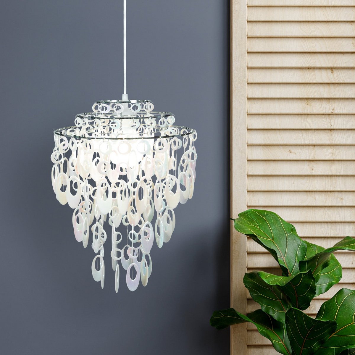 Decoratief hanglamp "Lina" in Chrome en Pearl, moderne kroonluchter gemaakt van metaal en plastic, met E27 -aansluiting, voor eetkamer, woonkamer, gang of kantoor, 50 cm hoog Ø32 cm