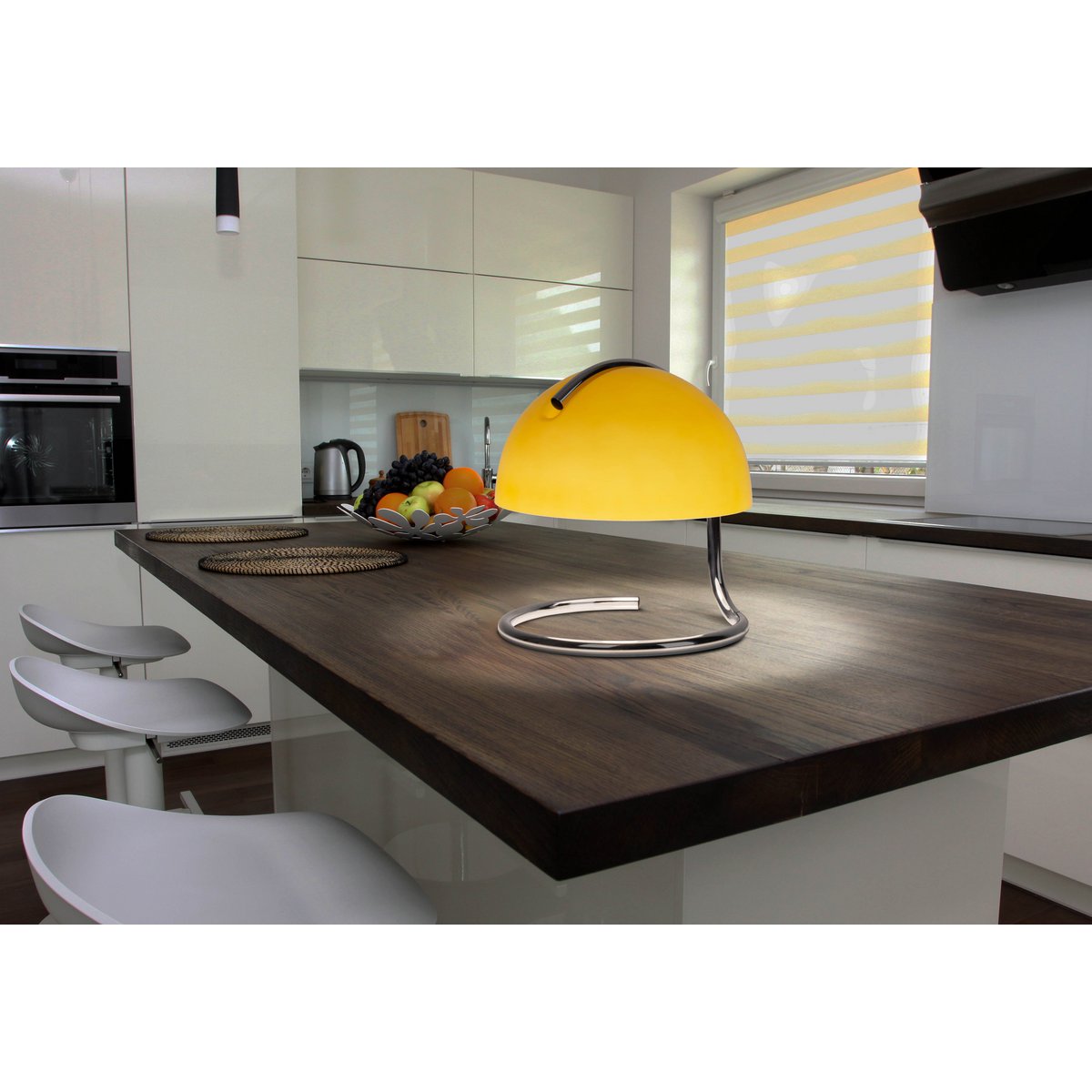 Tafellamp "Burano" geel, ca. 25 cm hoog, Ø 23,5 cm, gemaakt van chroom -gekleurd metaal en geel glas, E27.