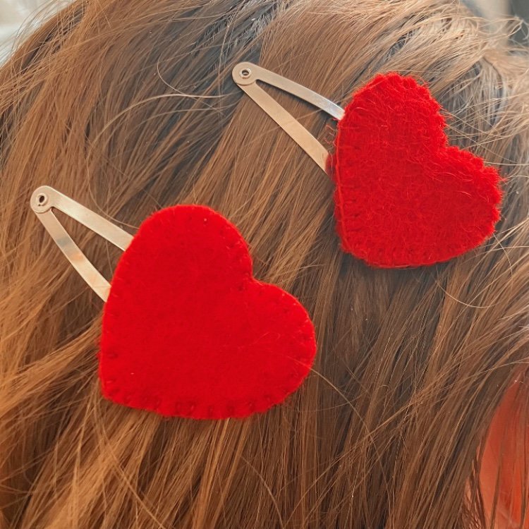 Luna -Leena Hair Clips Harten 2x - rood - viltwol - handgemaakt in Nepal