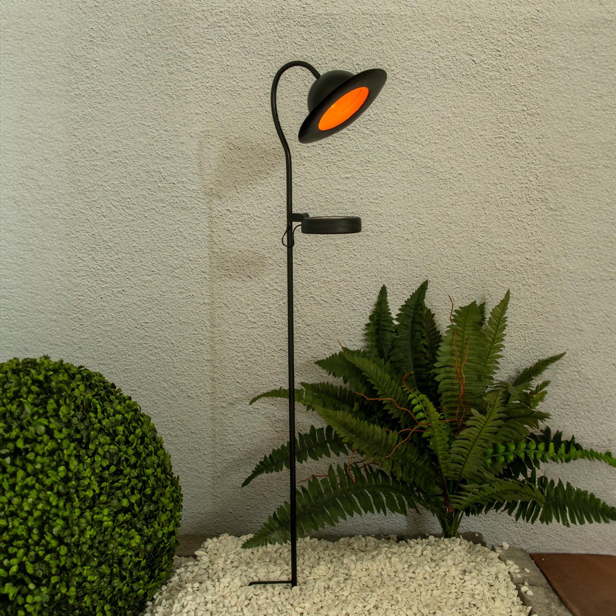 LED Solar Lamp "Bowler" met een spies voor de tuin en terras gemaakt van metaal en plastic in het zwart, met stevig gebouwd -in LED's, zonnelamp voor de tuin 86 cm hoog