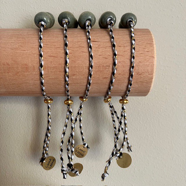 Luna -Leena Bracelet Gray - één maat volwassen - gemaakt van bestaande kettingen van Nepal