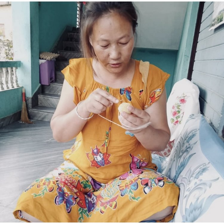 Luna -Leena Mushroom Keychain - Bag Charme - Geel goud - Lurex & Organic Cotton - Hand Crochet in Nepal