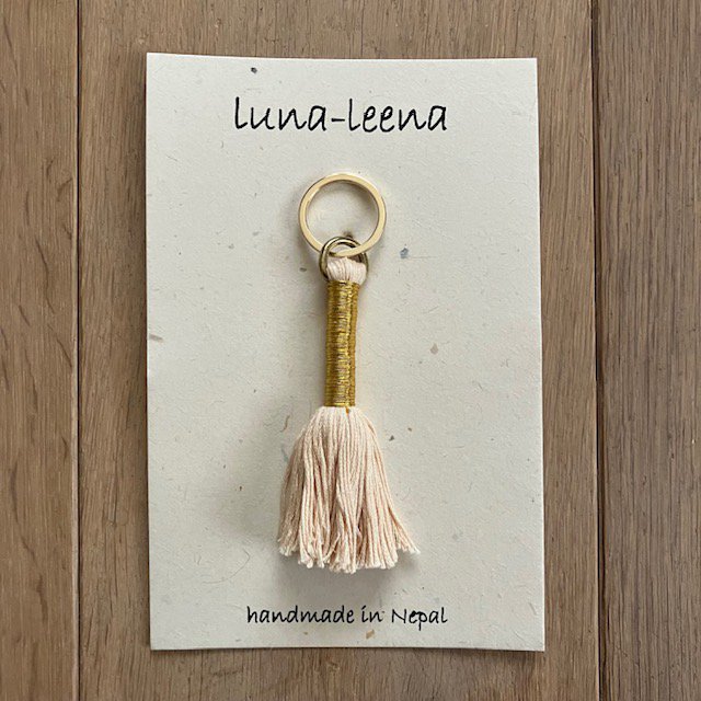 Luna -Leena Keychain Long Tassel Gold - Bag Charm - Organisch katoen en dunne gouddraad - Handgemaakt in Nepal - Bag Hanger