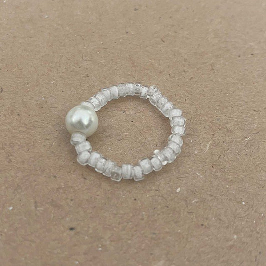 Luna-Leena ring gerecyclede parel - one size stretch - handgemaakt van een bestaande ketting uit Nepal