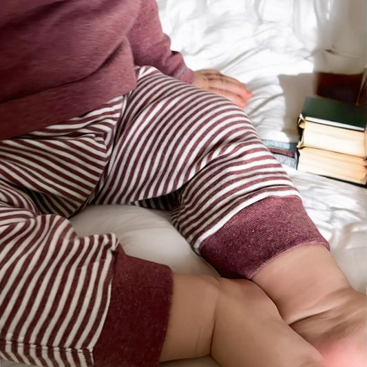OrganicEra Biologisch babybroekje met elastische band, bordeaux gestreept