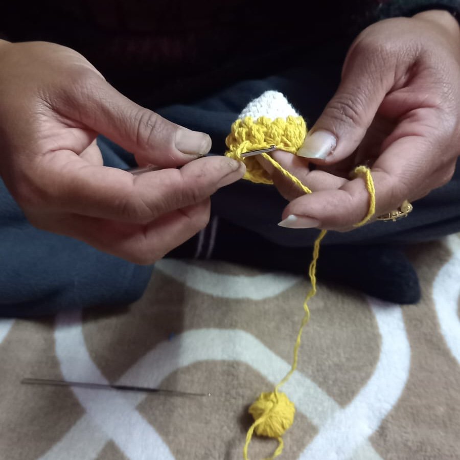 Luna -Leena Keychain Fish - Bag Charm - Geel - Organisch katoen - Handhaak in Nepal - Baghanger