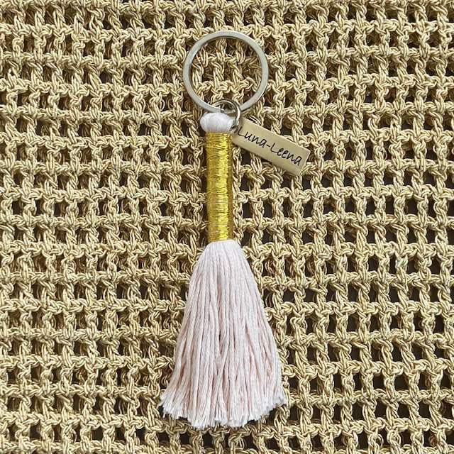 Luna -Leena Keychain Long Tassel Gold - Bag Charm - Organisch katoen en dunne gouddraad - Handgemaakt in Nepal - Bag Hanger
