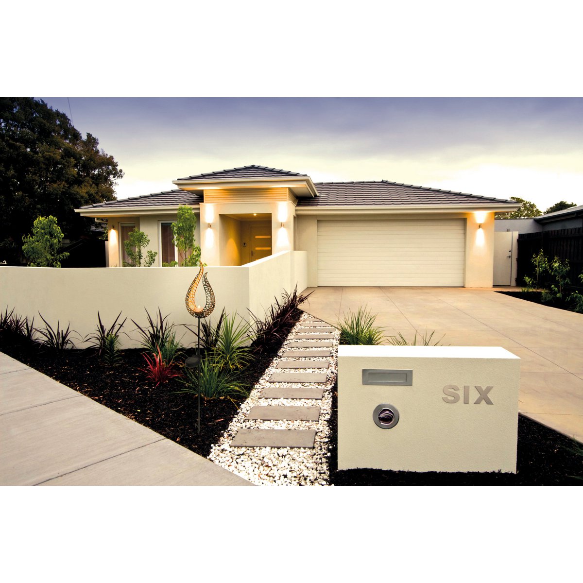 LED Solar Earth Spit "Flame" -outer en Spit gemaakt van metaal en plastic in bruin, met geïntegreerde LED