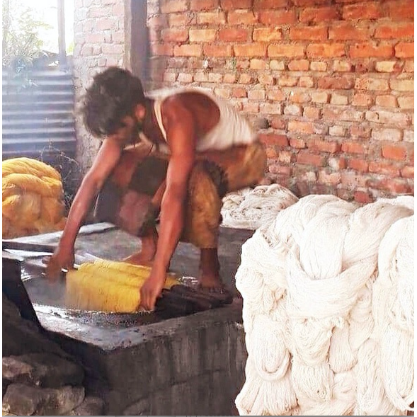 Luna -Leena 2x Egg Warmer Chicken - Organic Cotton - Hand Haak in Nepal