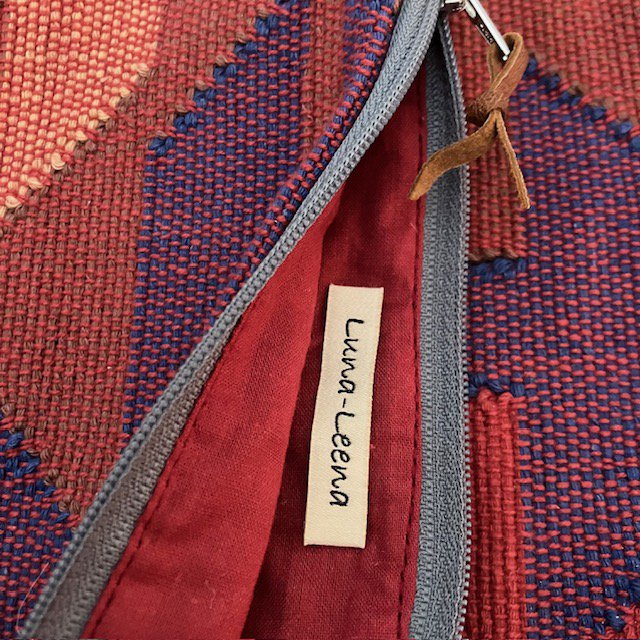 Luna-Leena toilettas - rood - geweven Dhaka katoen - handgemaakt in Nepal