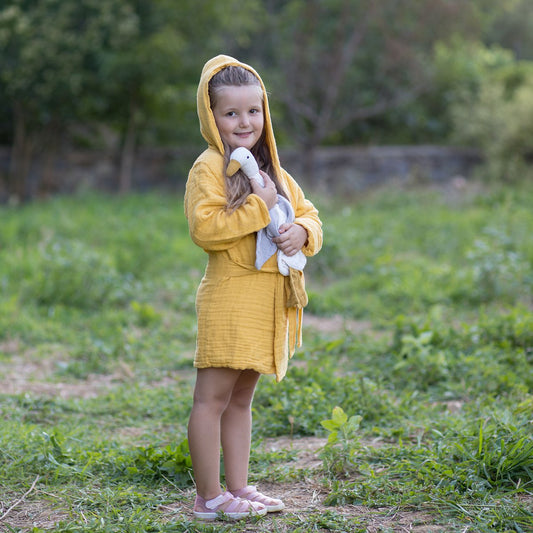 OrganicEra biologische mousseline kinderbadjas, 5-6 jaar, mosterd