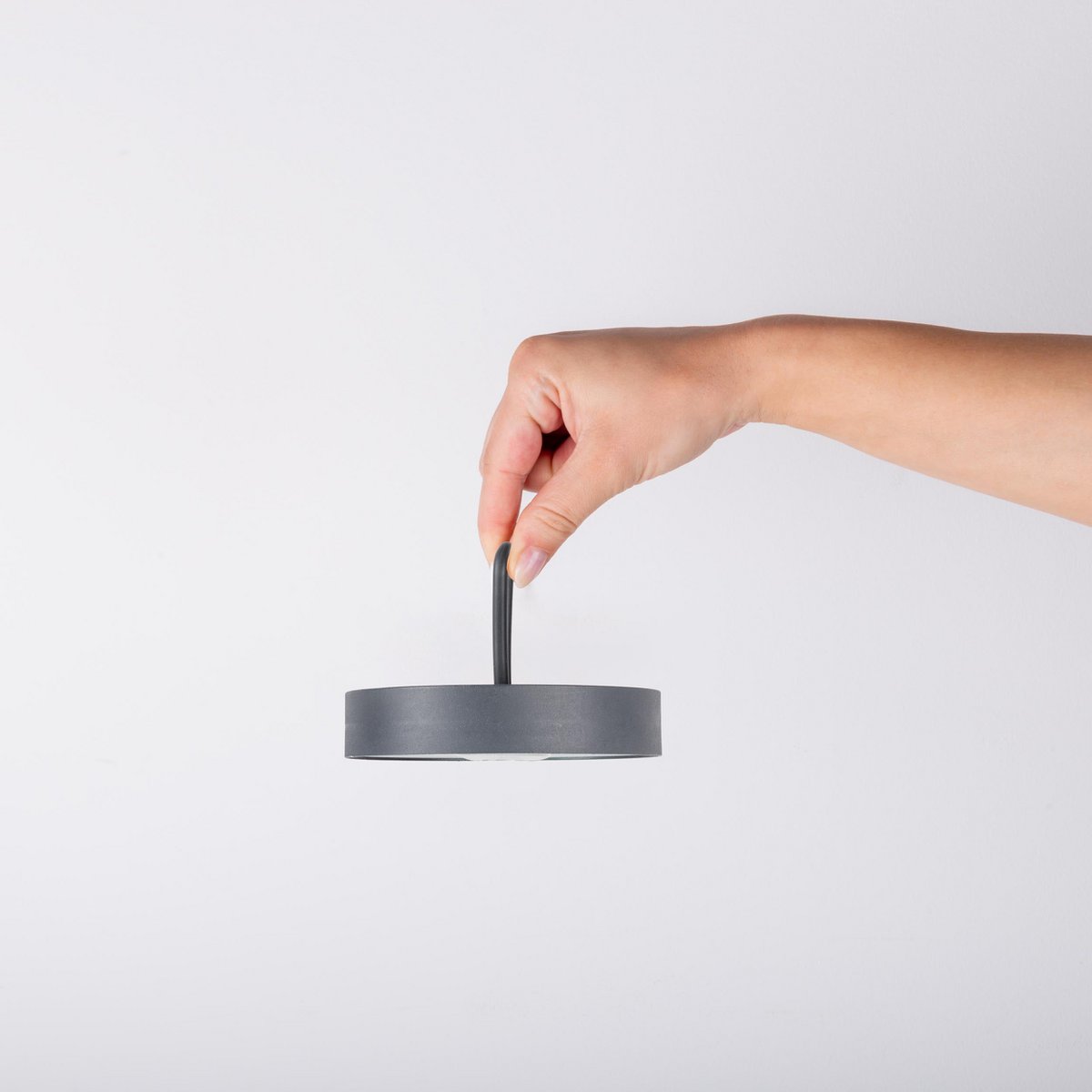 LED -batterijtafellamp magnetisch "ella" voor buiten en binnen, gemaakt van metaal en plastic in grijs, 35 cm hoog