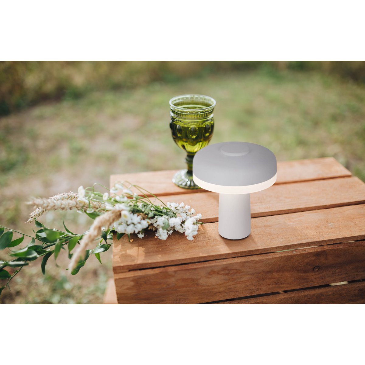 Draadloos tafellicht "Pilu", 16,5 cm hoog, boven Ø van 15 cm, metaal in wit, wit plastic, geïntegreerde LED's, 280 lumen, dimpelbaar door aanraaksensor, warm wit wit