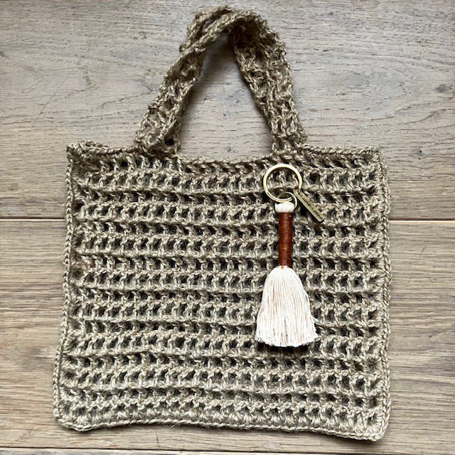 Luna -Leena Keychain Long Tassel Cream - Bag Charm - Organisch katoen en dun leer - Handgemaakt in Nepal - Bag Hanger