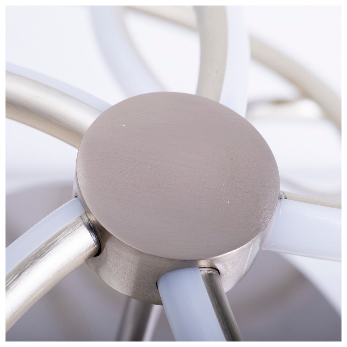 LED-plafondlamp "Rizado" Ø: 57 cm gemaakt van metaal in satijnen nikkel en plastic, met stevig ingebouwde LED's, verlichting voor woonkamers en kantoor.