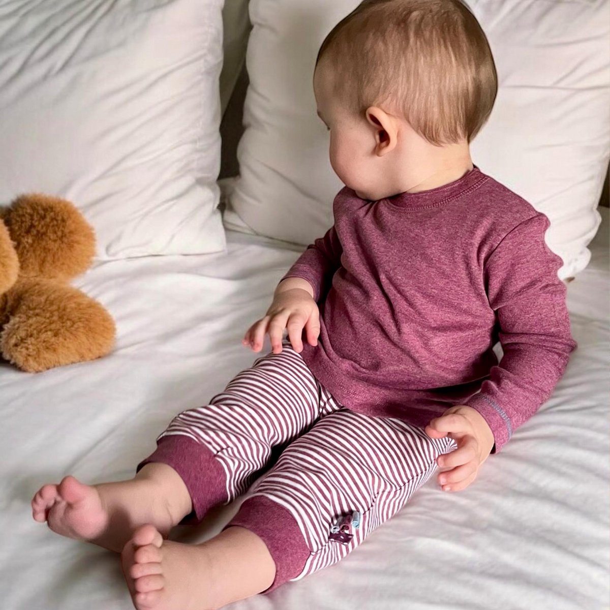 OrganicEra Biologisch babybroekje met elastische band, bordeaux gestreept