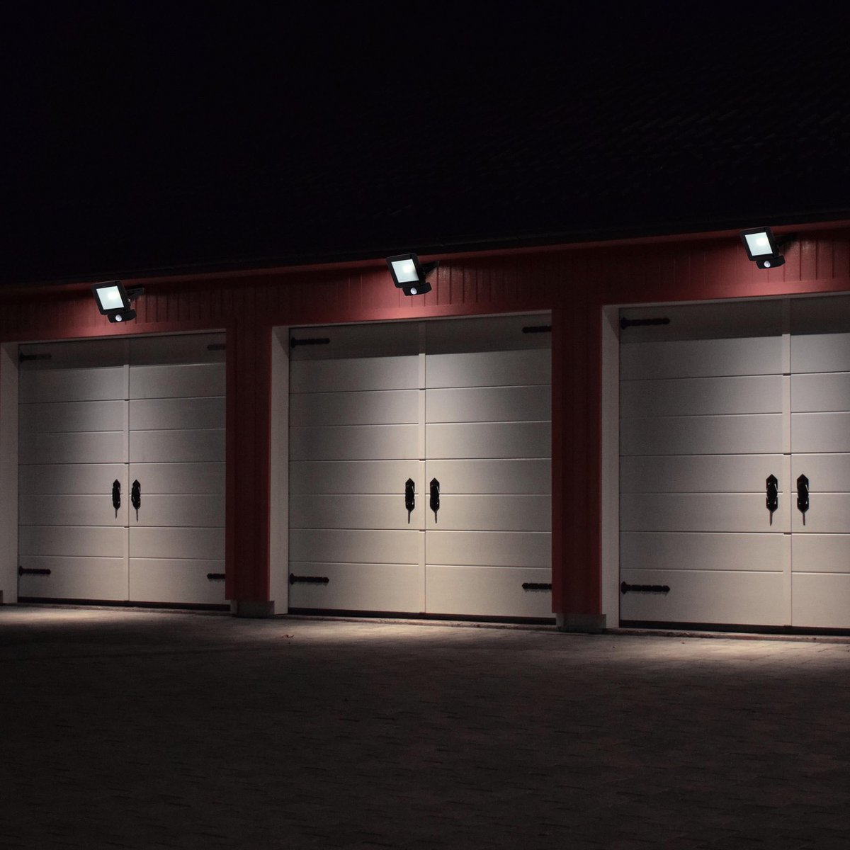 LED Outer Light "Radia" 30W met sensor, gemaakt van metaal en glas in zwart, met geïntegreerde LED