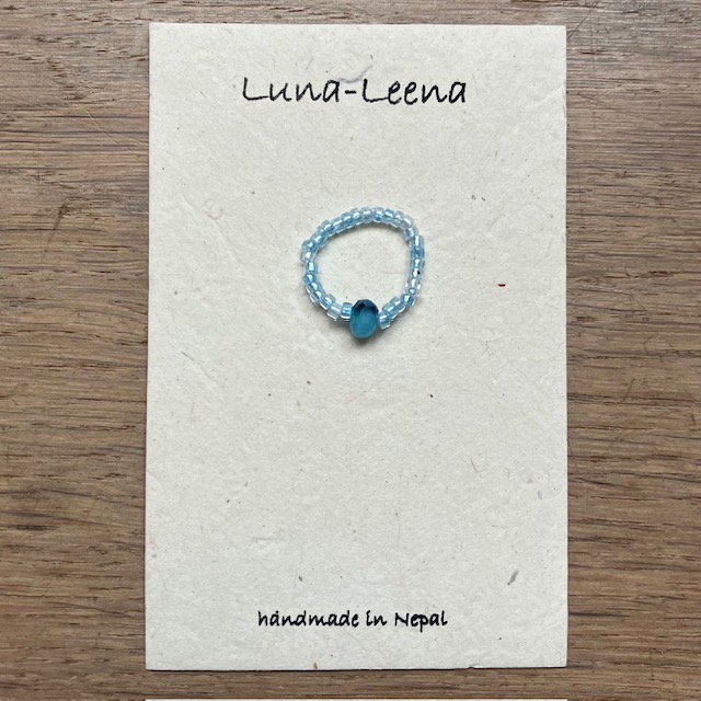 Luna -Leena Ring volwassen gerecycled zeeblauw - gefacetteerde kraal - een size stretch - handgemaakt van een bestaande kettingen van Nepal
