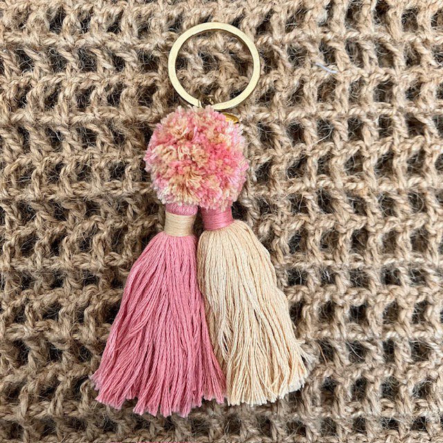 Luna -Leena Keychain Twin Tassels - Bag Charm - Oud roze/zand - Organisch katoen - handgemaakt in Nepal - Bag Hanger