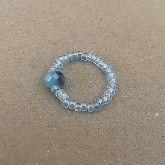 Luna -Leena Ring volwassen gerecycled zeeblauw - gefacetteerde kraal - een size stretch - handgemaakt van een bestaande kettingen van Nepal