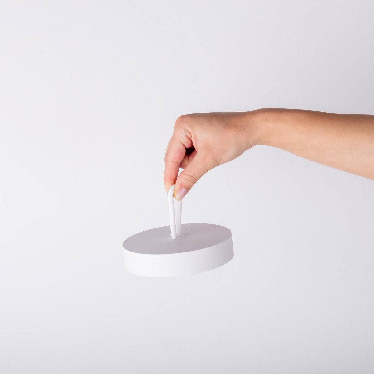 LED -batterijlamp magnetisch "Ella" voor buiten en binnen, gemaakt van metaal en plastic in wit, 35 cm hoog