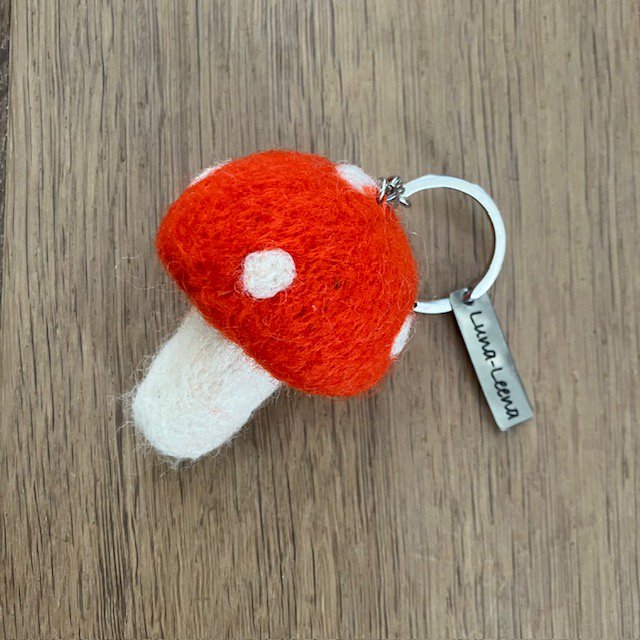 Luna -Leena Keychain Mushroom - Bag Charme - Oranje - Wool Filt - Handgemaakt in Nepal