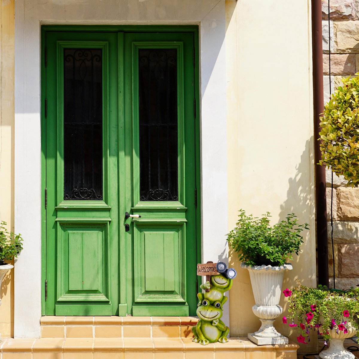 LED ZONNELIJKE LICHT "Kikker" voor terras en tuin, gemaakt van groen plastic met stevig ingebouwde LED's, decoratielamp voor buiten ca. 45 cm hoog