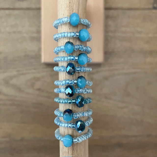Luna -Leena Ring volwassen gerecycled zeeblauw - gefacetteerde kraal - een size stretch - handgemaakt van een bestaande kettingen van Nepal