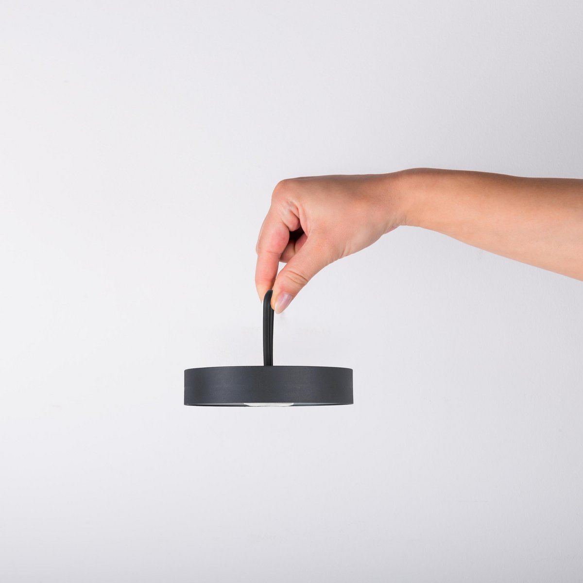 LED -batterijlamp magnetisch "Ella" voor buiten en binnen, gemaakt van metaal en plastic in zwart, 35 cm hoog