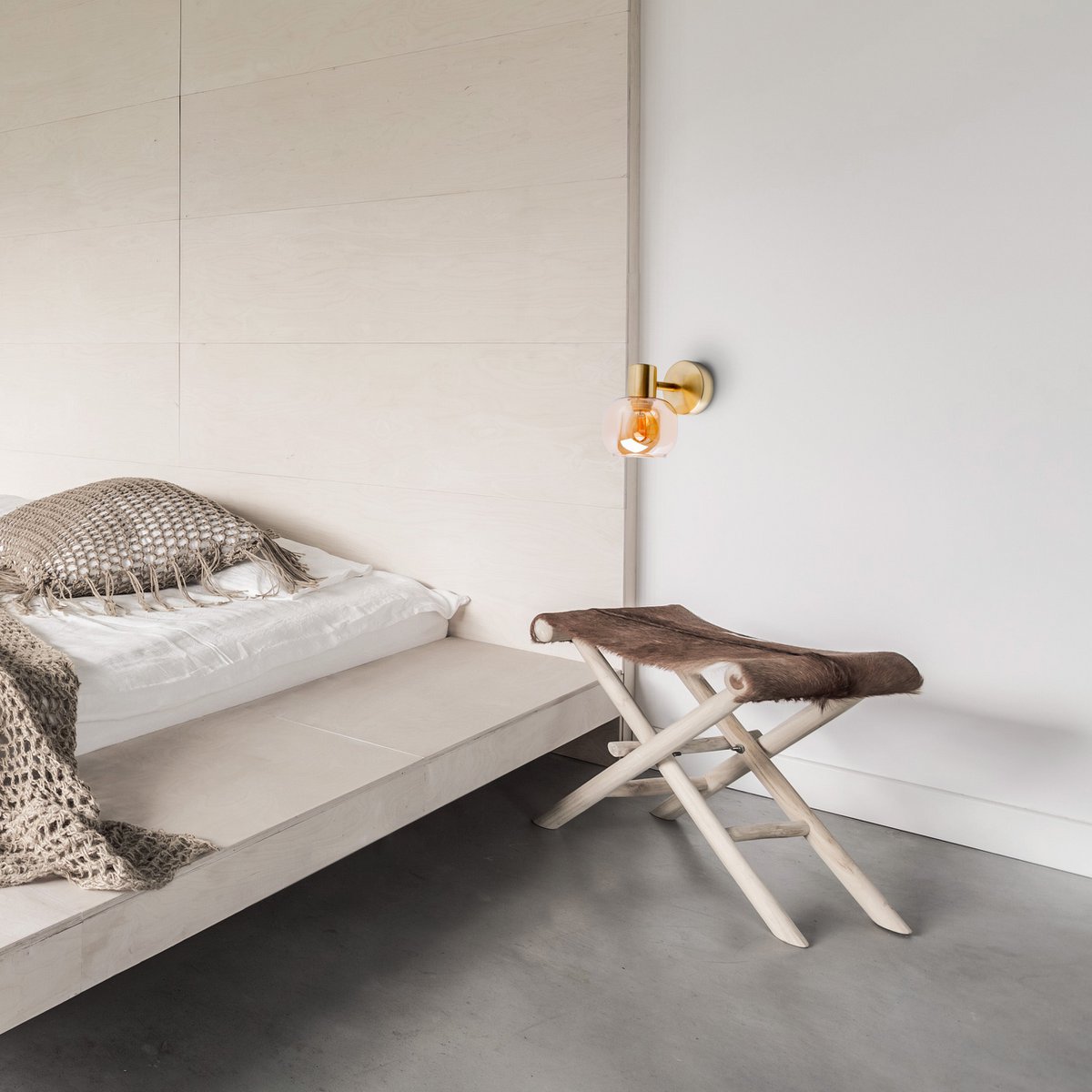 Glazen wandvlek "Libby", klassieke wandlamp gemaakt van messing gekleurd metaal en getinte glas in barnsteen, met E14-aansluiting, voor eetkamer, woonkamer, gang of kantoor, 16 cm