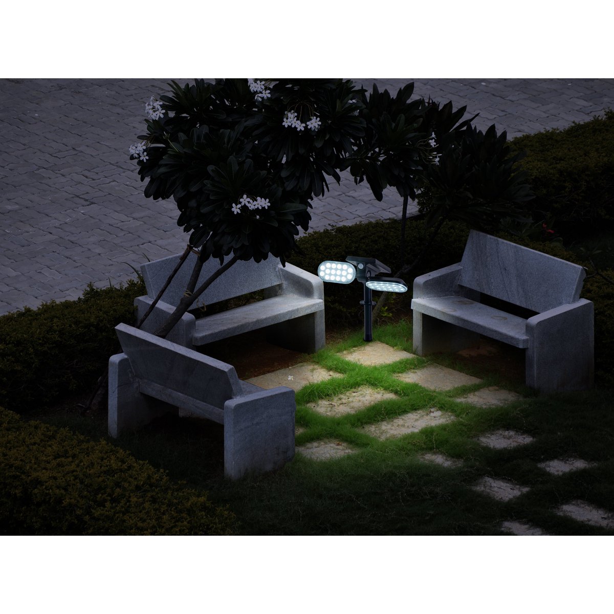 LED Solar Spotlights "Paco" voor de buitenruimte met een permanent ingebouwde LED, zonne-energie en spit gemaakt van plastic in zwart, hoogte 31,9 cm