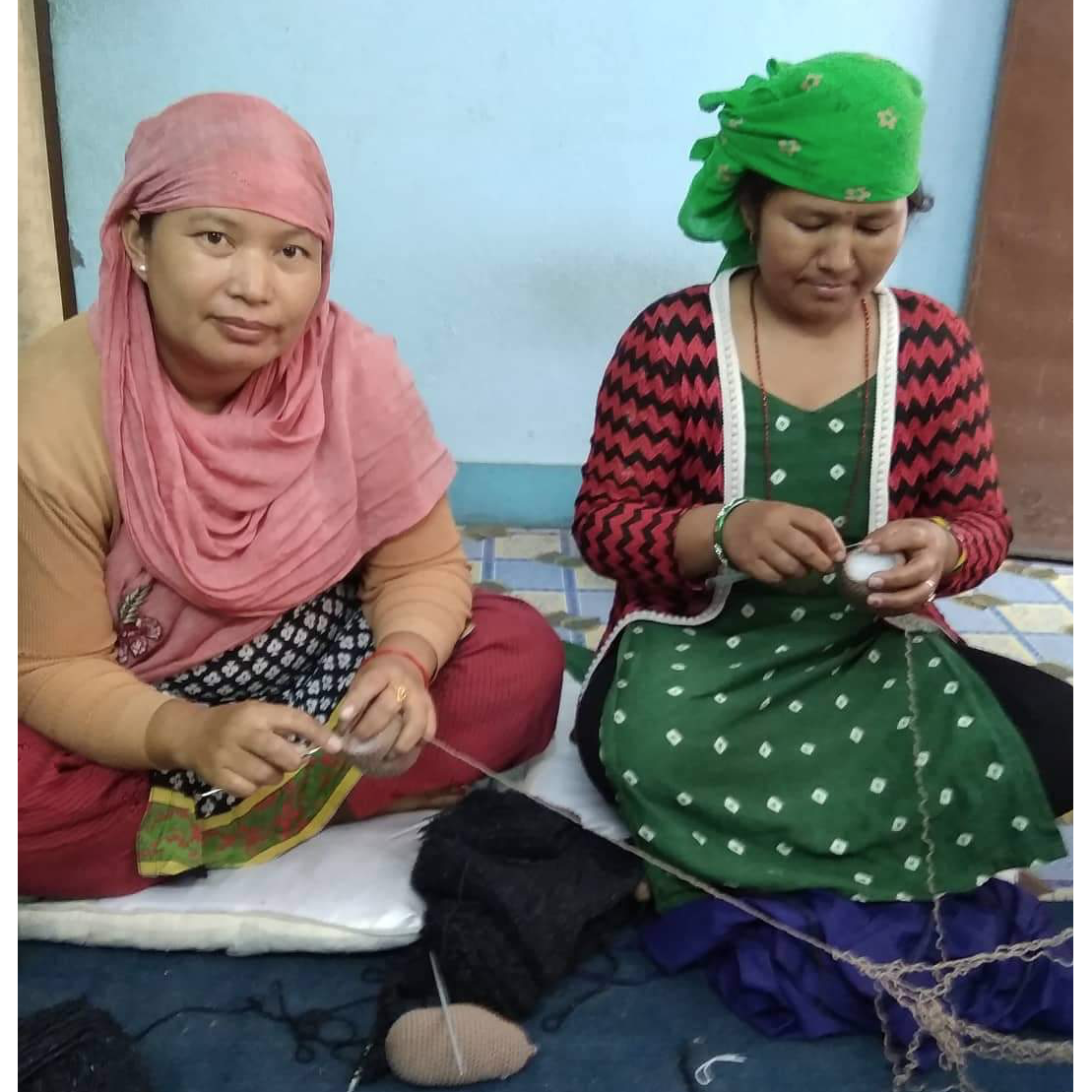 Luna-Leena rendier met coltrui rood - 100% zachte wol - handgehaakt in Nepal