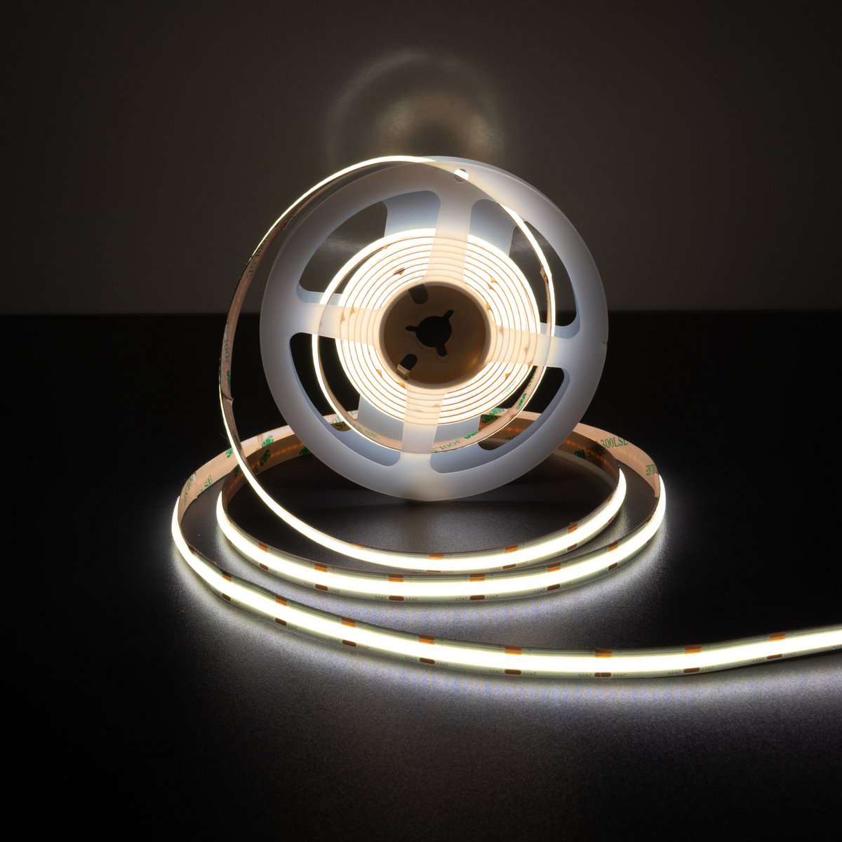 COB-LED-STRIPE LENGTE 3 M, CCT-functie, gemaakt van plastic helder/transparant, met geïntegreerde LED's