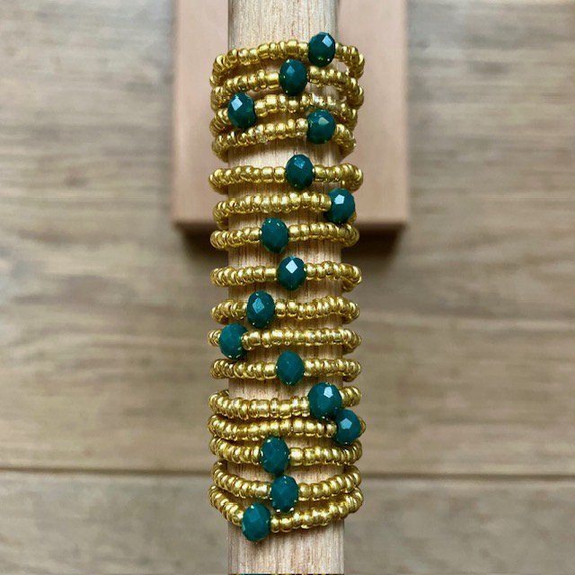 Luna -Leena -ring volwassen gerecycled groen - gefacetteerde kraal - een size stretch - handgemaakt uit een bestaande kettingen van Nepal