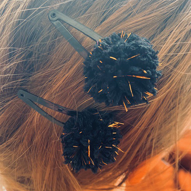 Luna -Leena Hair Clips POM POM 2X - Zwart en Gold Flakes - Soft Wol - Handmade in Nepal