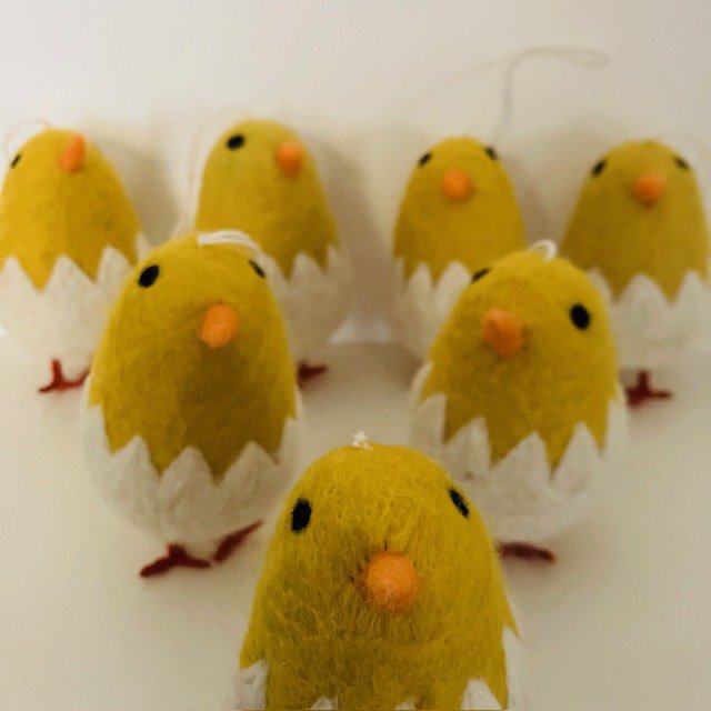 Luna -Leena Chicken Hanging - Yellow - Wool Filt - Handmade in Nepal